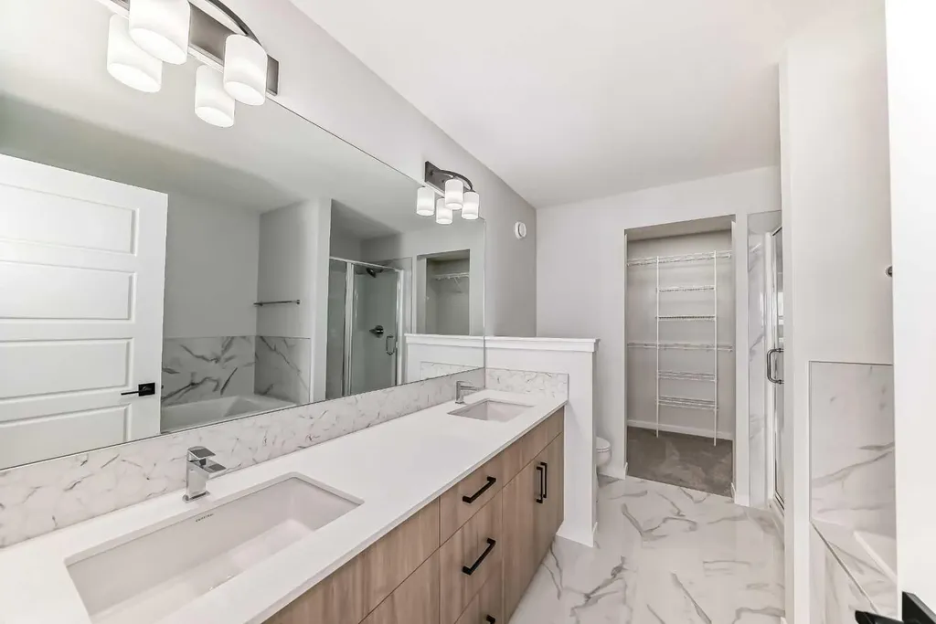 374 Corner Glen Way NE Calgary AB T3N 2P1