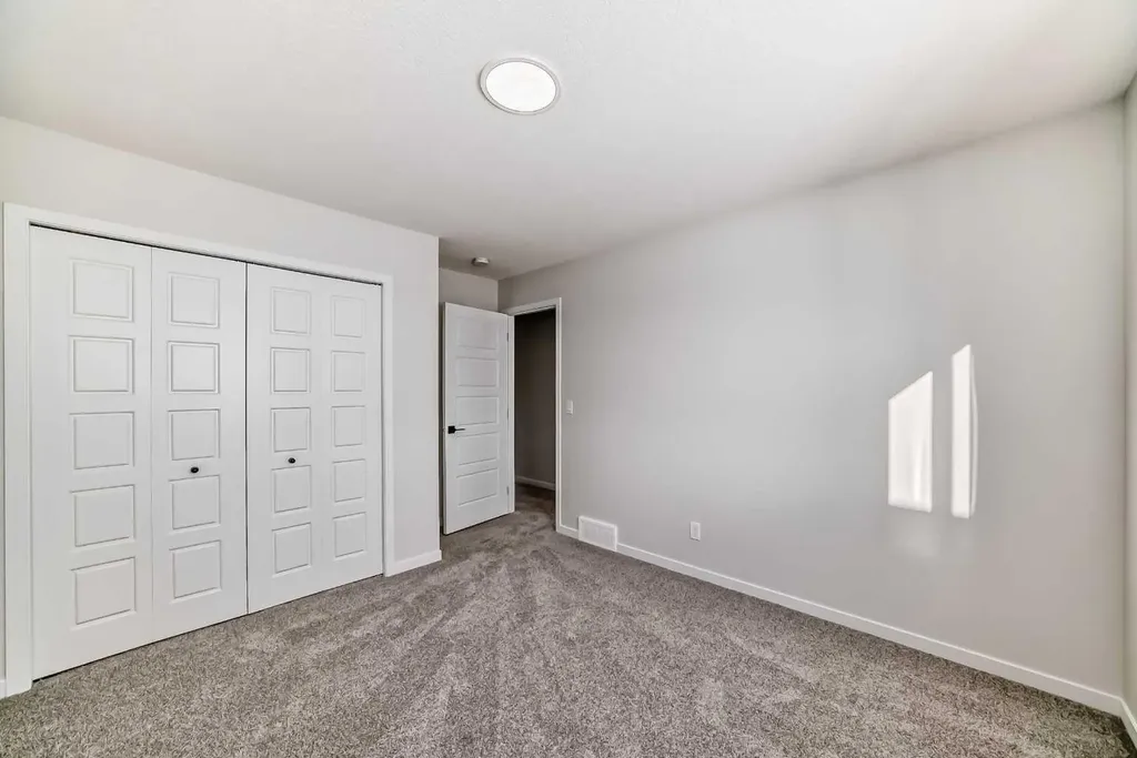 374 Corner Glen Way NE Calgary AB T3N 2P1