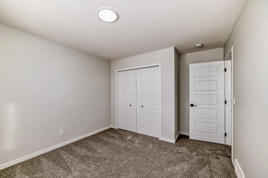 374 Corner Glen Way NE Calgary AB T3N 2P1
