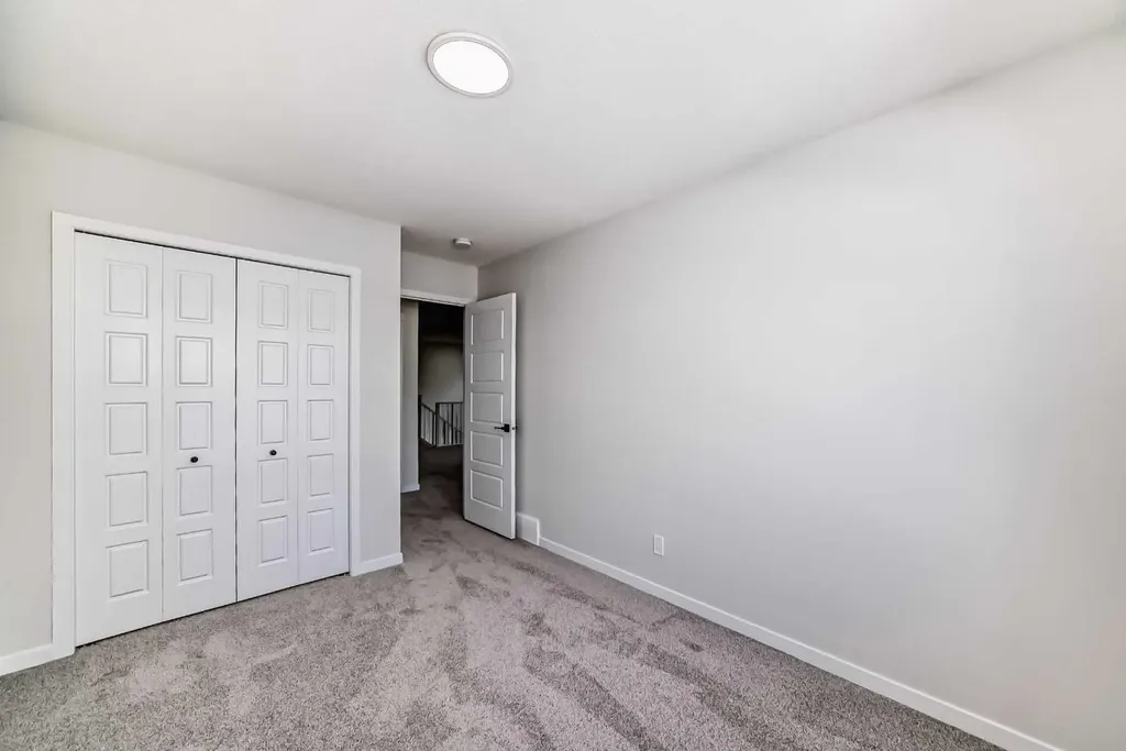 374 Corner Glen Way NE Calgary AB T3N 2P1