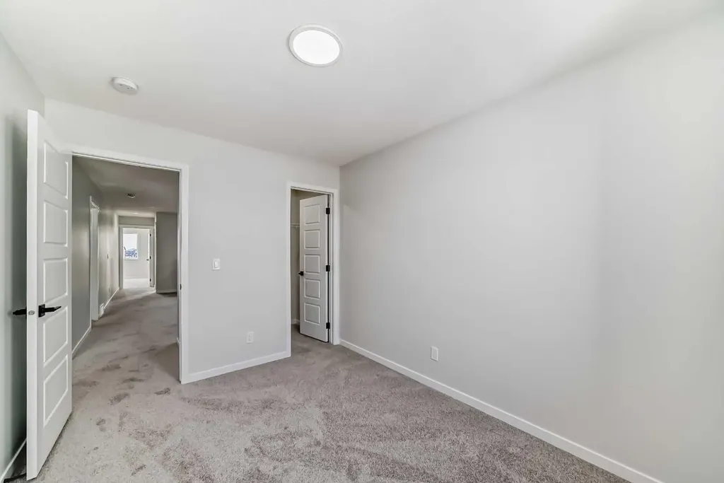 374 Corner Glen Way NE Calgary AB T3N 2P1