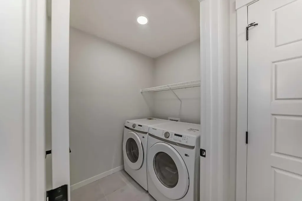 374 Corner Glen Way NE Calgary AB T3N 2P1