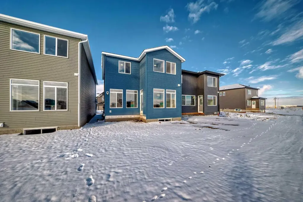 374 Corner Glen Way NE Calgary AB T3N 2P1