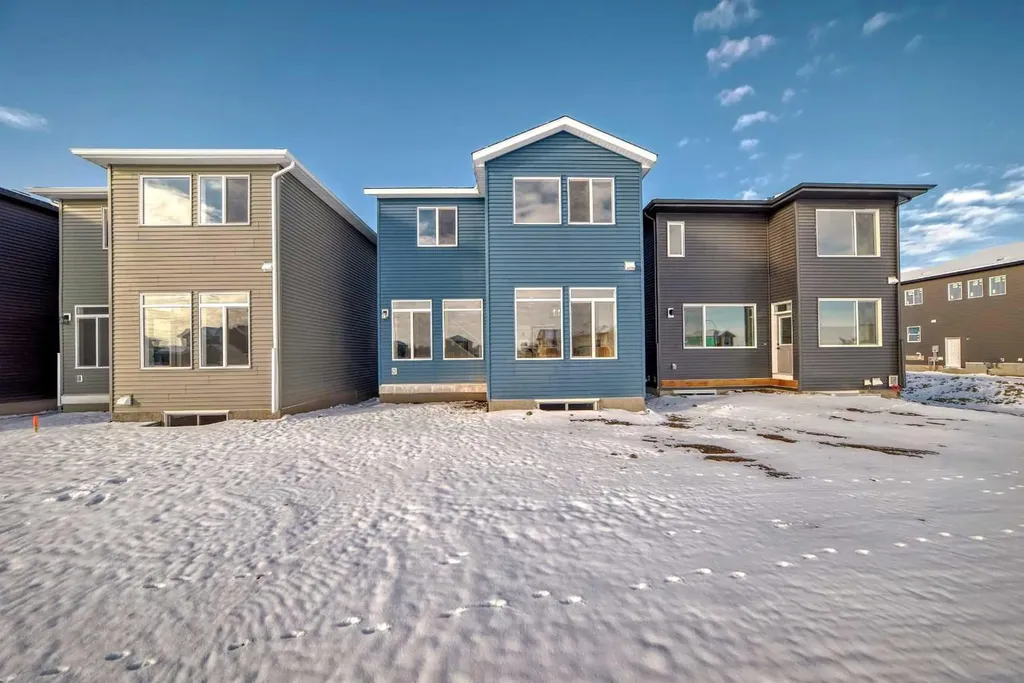 374 Corner Glen Way NE Calgary AB T3N 2P1