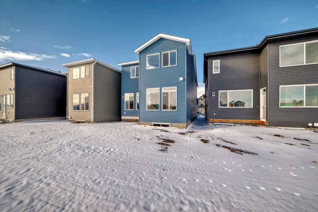 374 Corner Glen Way NE Calgary AB T3N 2P1