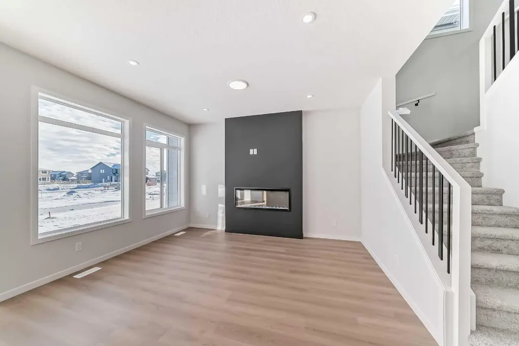 374 Corner Glen Way NE Calgary AB T3N 2P1