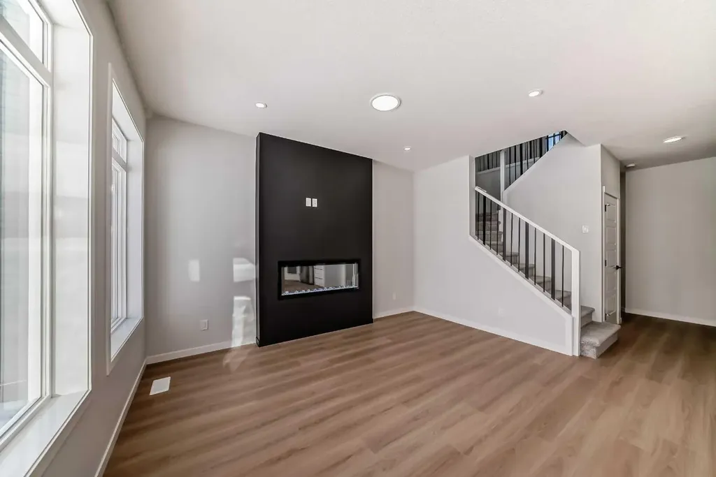 374 Corner Glen Way NE Calgary AB T3N 2P1