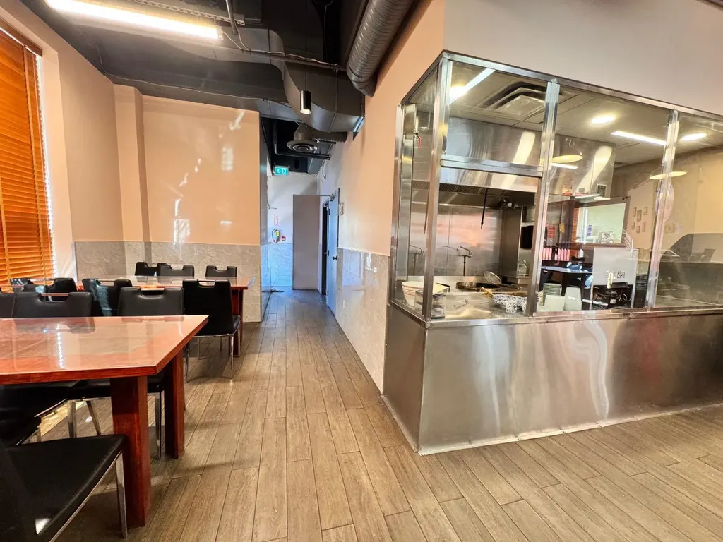 683 10 Street SW Calgary AB T2P 5G3