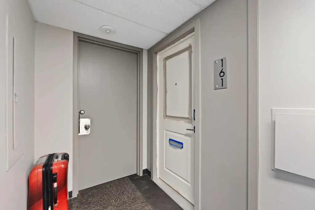 1620 8 Avenue NW Calgary AB T2N 1C4