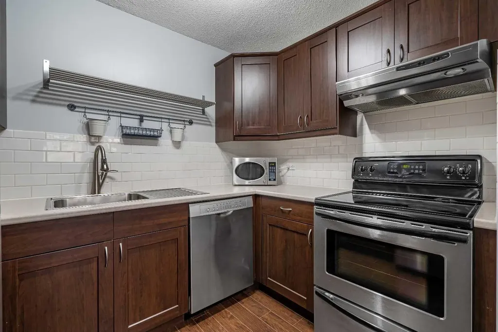 1620 8 Avenue NW Calgary AB T2N 1C4