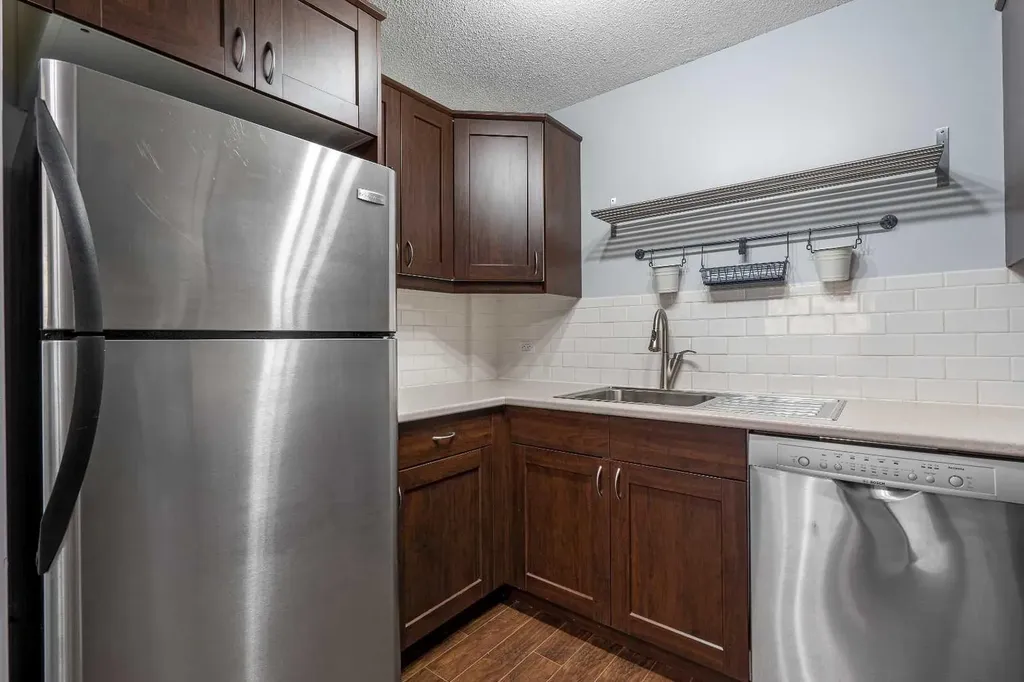 1620 8 Avenue NW Calgary AB T2N 1C4