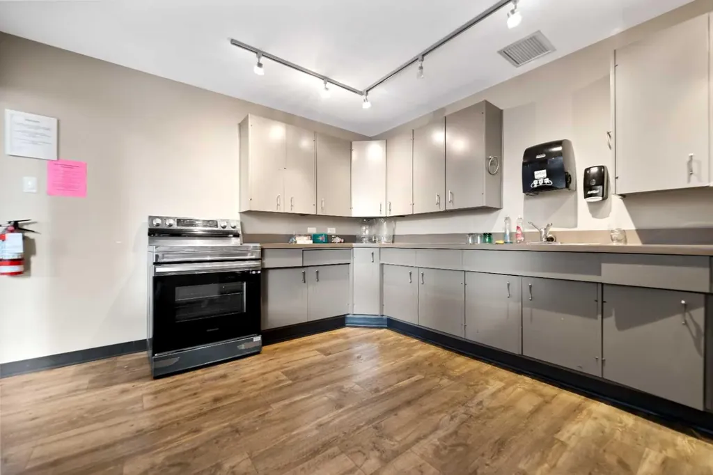 1620 8 Avenue NW Calgary AB T2N 1C4