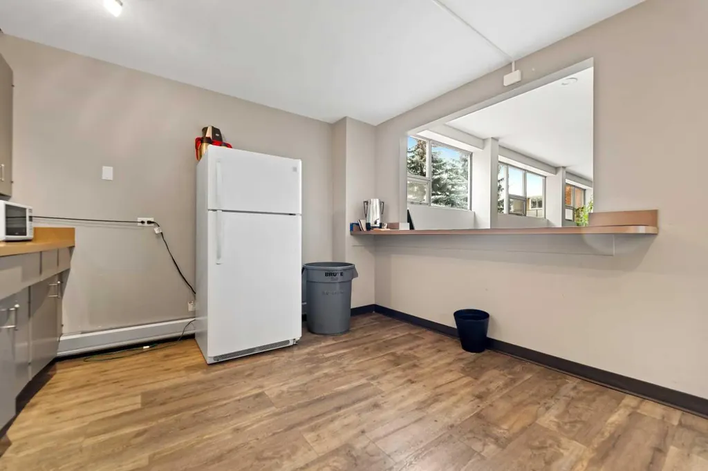 1620 8 Avenue NW Calgary AB T2N 1C4