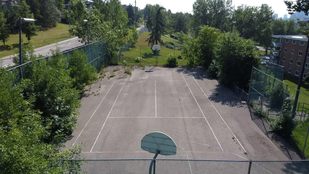 1620 8 Avenue NW Calgary AB T2N 1C4