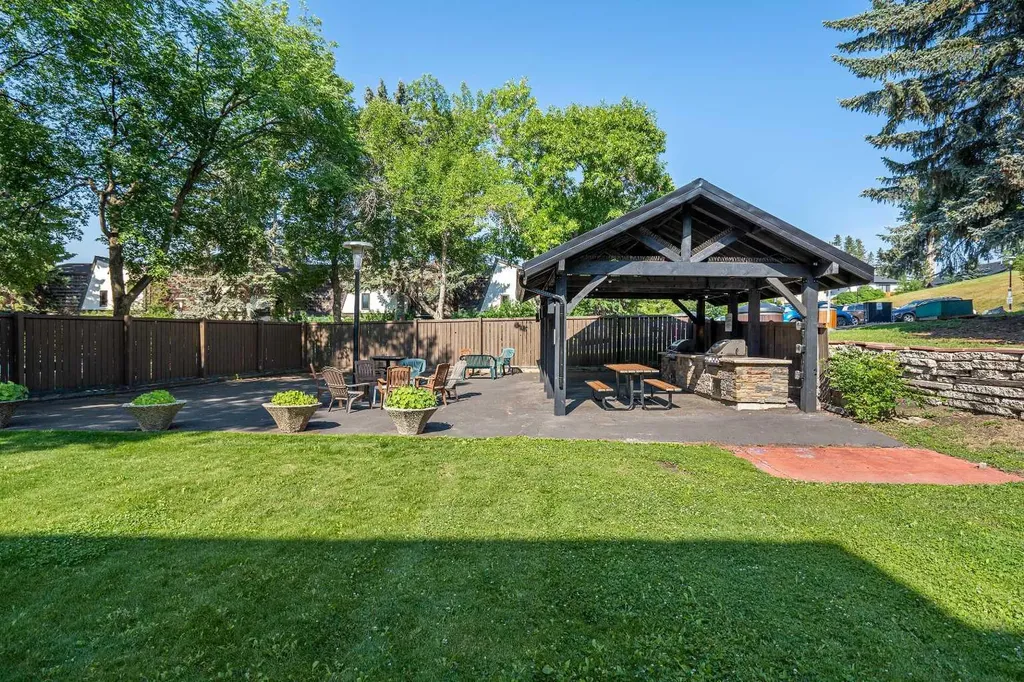1620 8 Avenue NW Calgary AB T2N 1C4