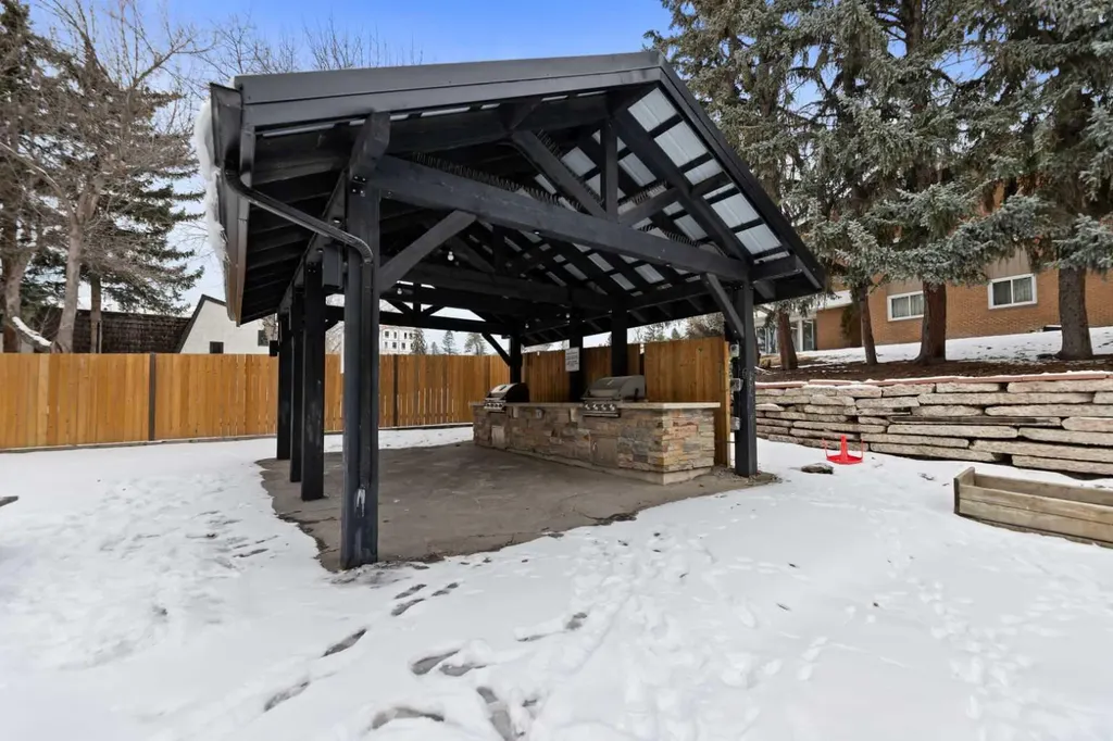 1620 8 Avenue NW Calgary AB T2N 1C4
