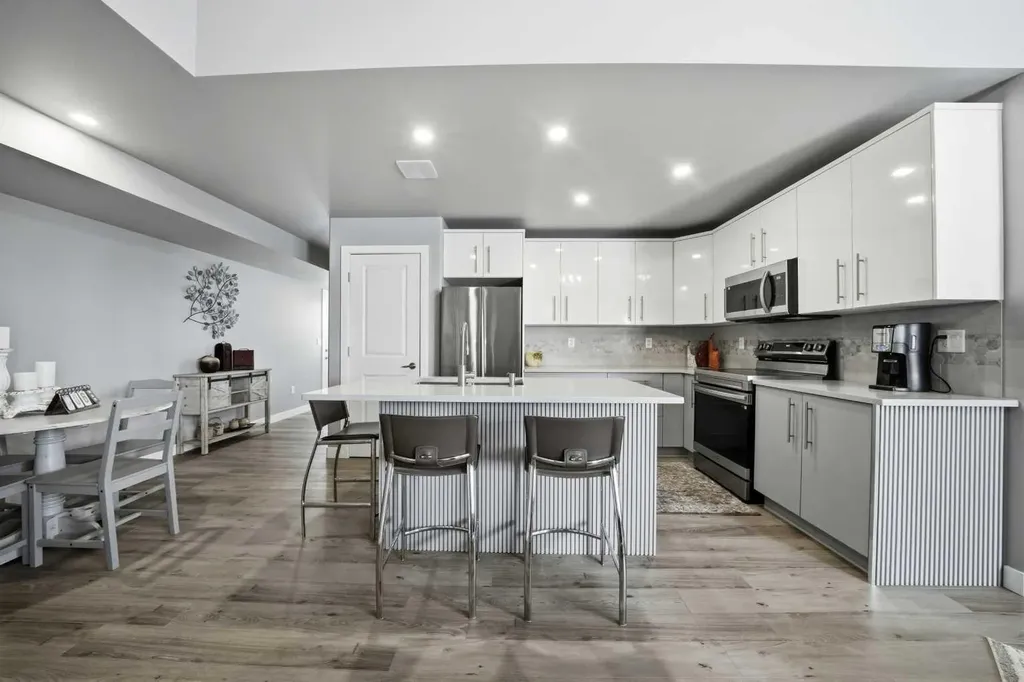 5130 50 Street Lacombe AB T4L 1X2
