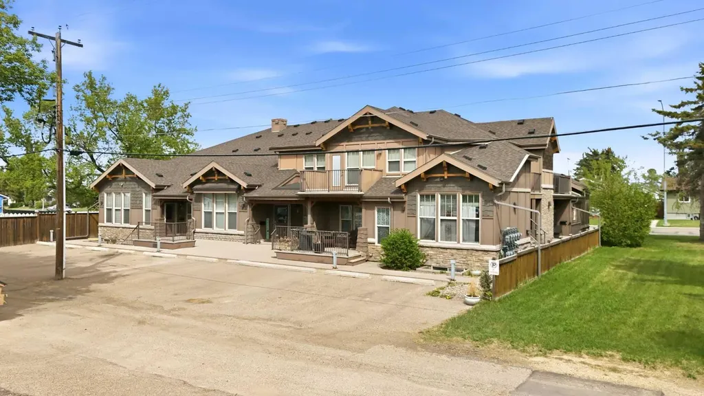 5130 50 Street Lacombe AB T4L 1X2