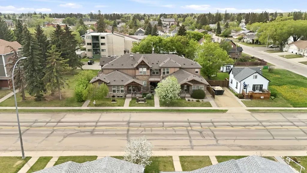5130 50 Street Lacombe AB T4L 1X2