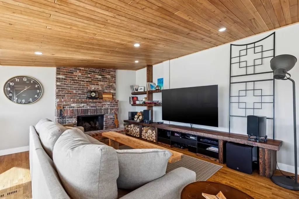 228 Crescent Road NW Calgary AB T2M 4A3