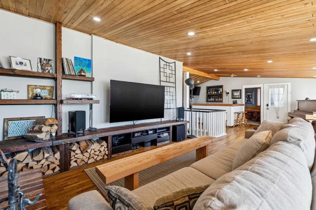 228 Crescent Road NW Calgary AB T2M 4A3
