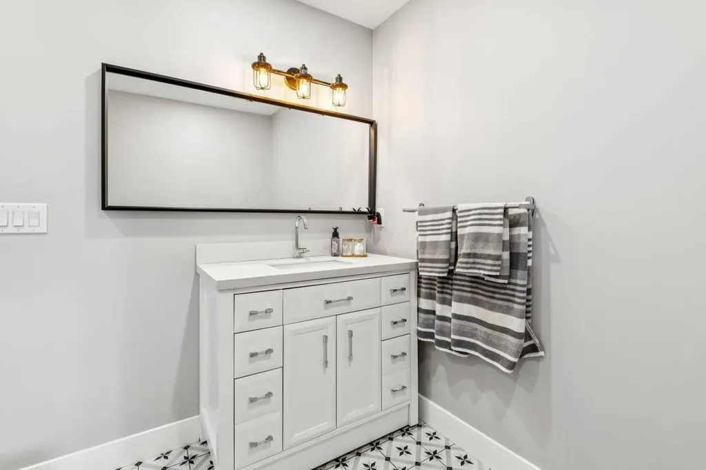 228 Crescent Road NW Calgary AB T2M 4A3