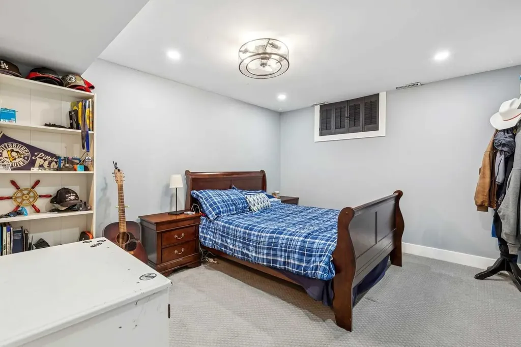228 Crescent Road NW Calgary AB T2M 4A3
