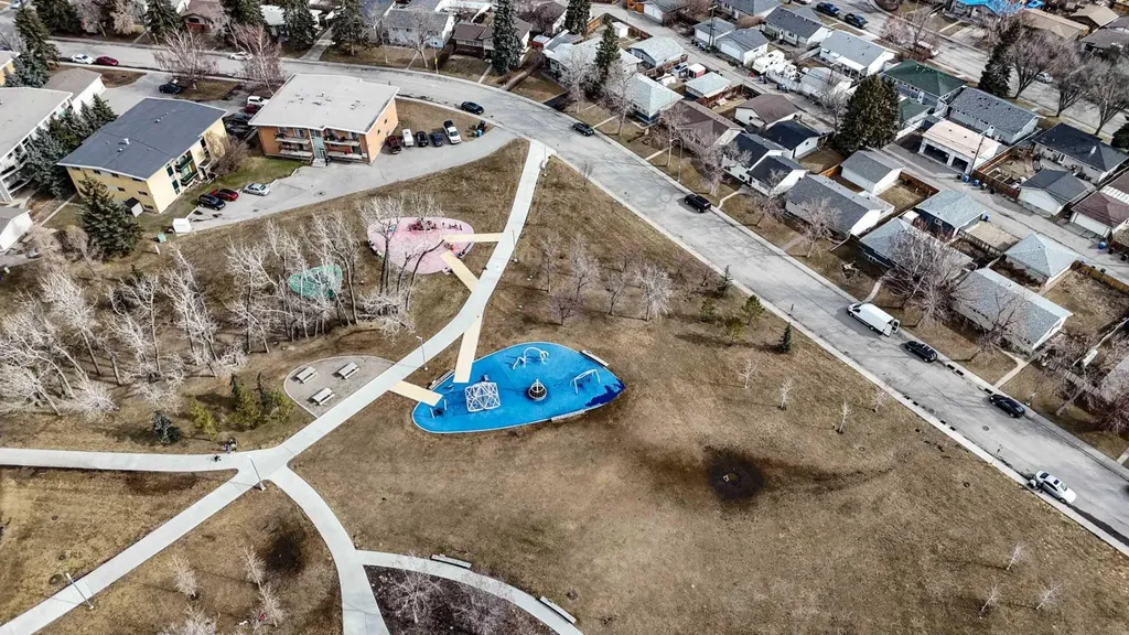30 Brentwood Common NW Calgary AB T2L 2J9