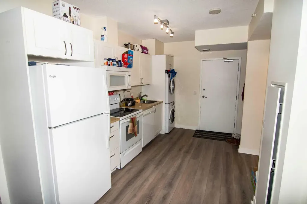 30 Brentwood Common NW Calgary AB T2L 2J9