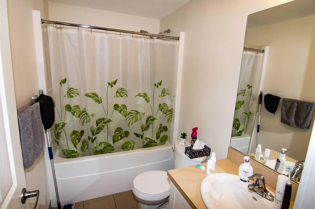 30 Brentwood Common NW Calgary AB T2L 2J9