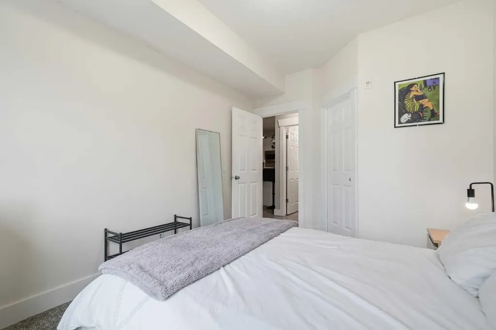 201 20 Avenue NE Calgary AB T2E 1R1