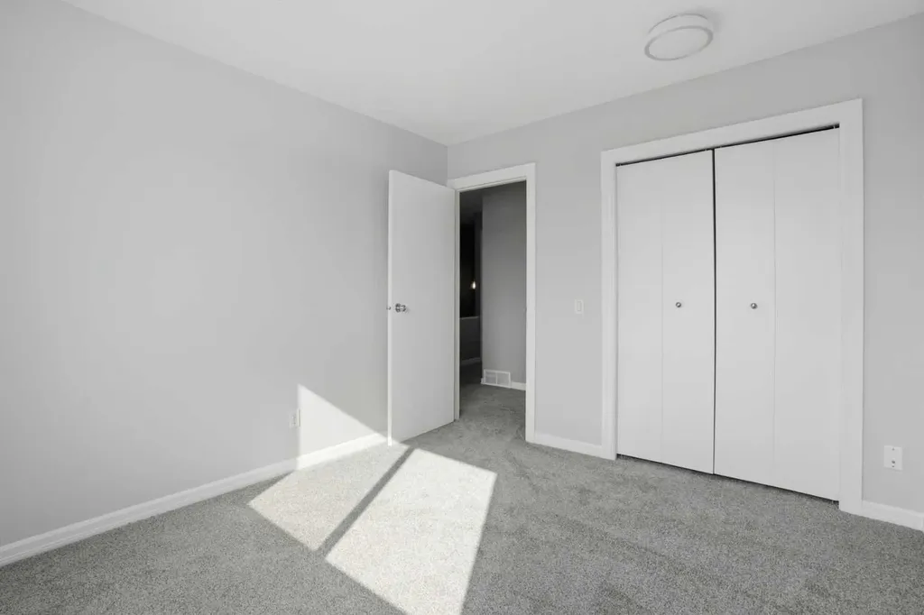 5425 Pensacola Crescent SE Calgary AB T2A2G7