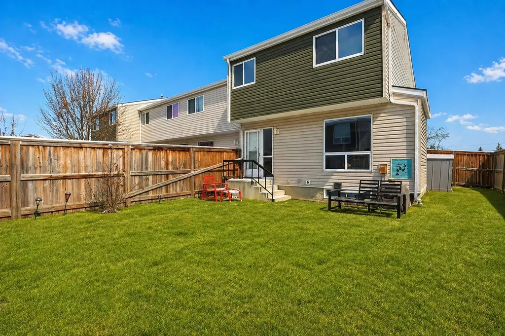 5425 Pensacola Crescent SE Calgary AB T2A2G7