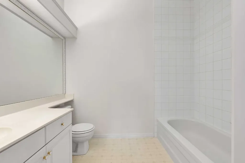 9449 19 Street SW Calgary AB T2V 5J8