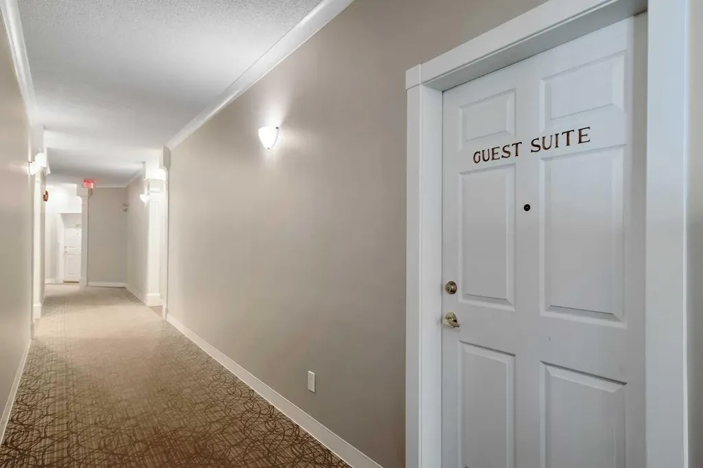 9449 19 Street SW Calgary AB T2V 5J8