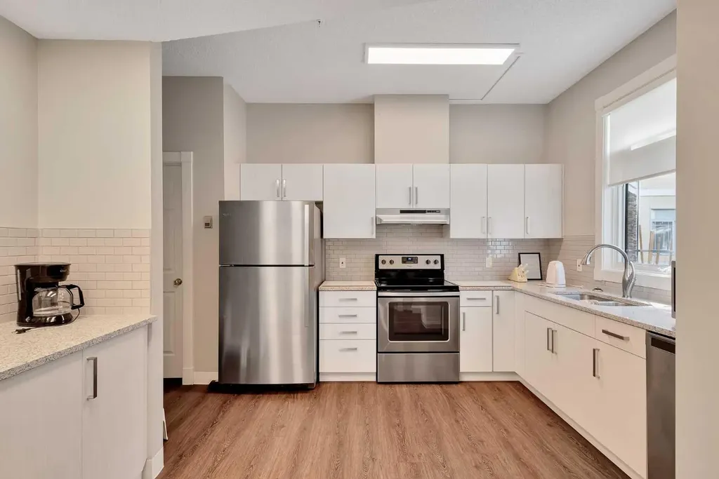 9449 19 Street SW Calgary AB T2V 5J8