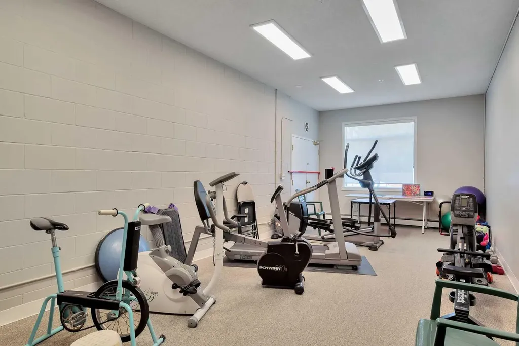 9449 19 Street SW Calgary AB T2V 5J8