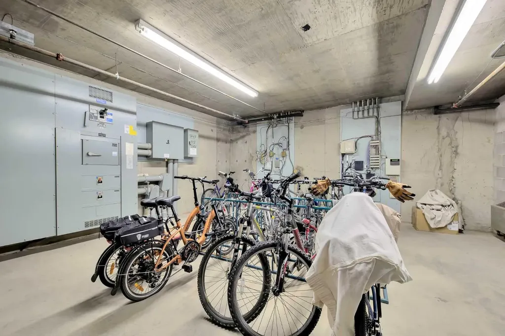9449 19 Street SW Calgary AB T2V 5J8