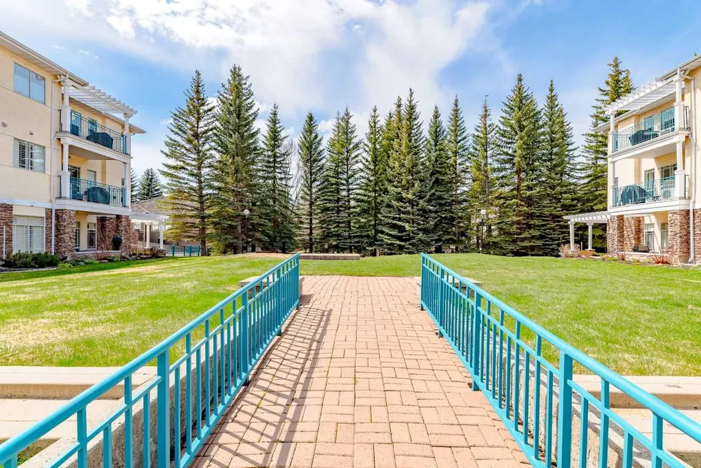 9449 19 Street SW Calgary AB T2V 5J8