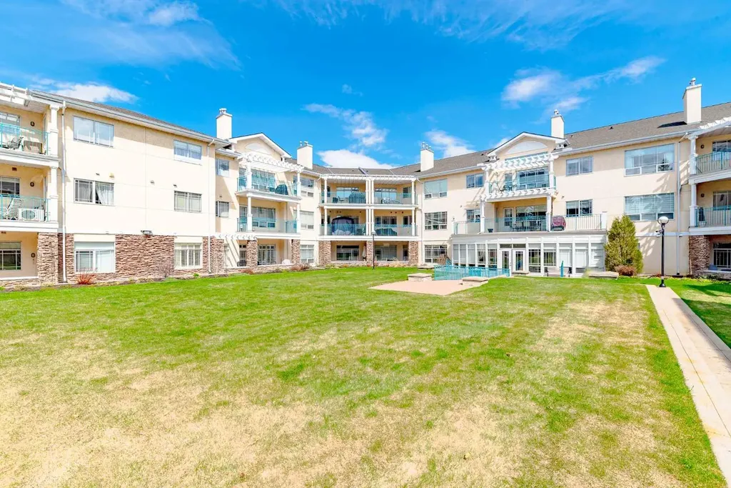 9449 19 Street SW Calgary AB T2V 5J8