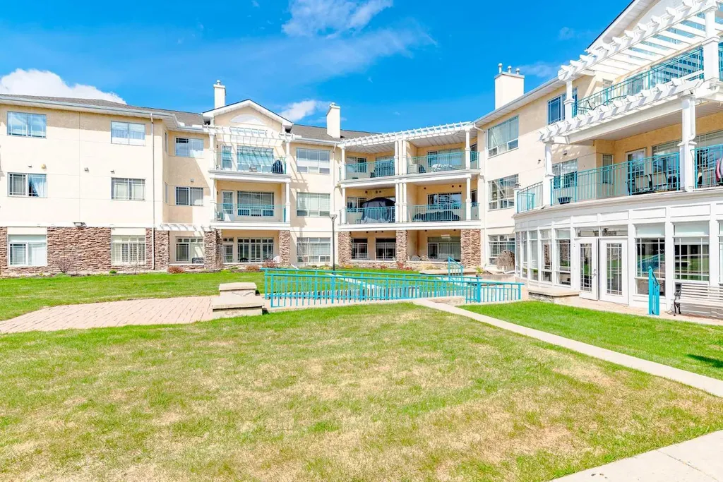 9449 19 Street SW Calgary AB T2V 5J8