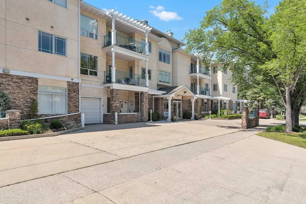 9449 19 Street SW Calgary AB T2V 5J8