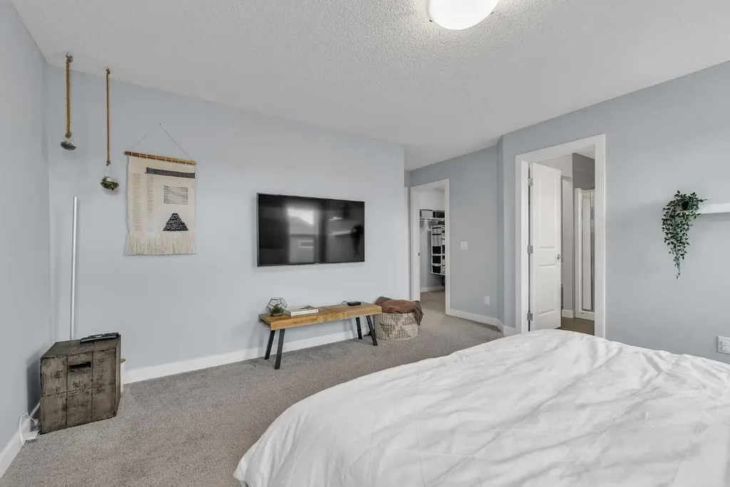 78 Sage Bluff View NW Calgary AB T5J 5E8