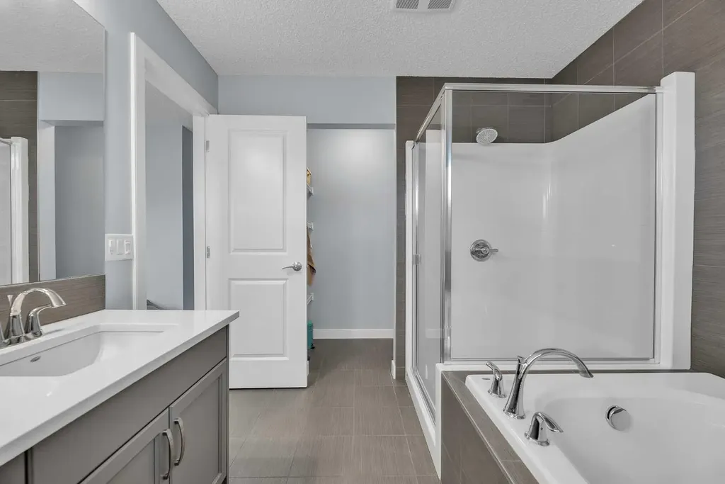 78 Sage Bluff View NW Calgary AB T5J 5E8