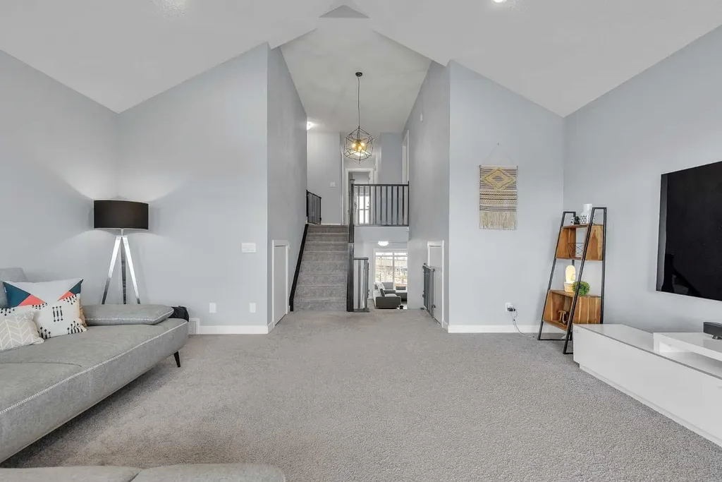 78 Sage Bluff View NW Calgary AB T5J 5E8