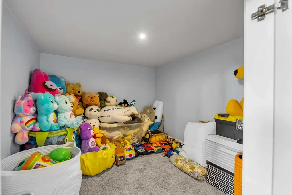 78 Sage Bluff View NW Calgary AB T5J 5E8