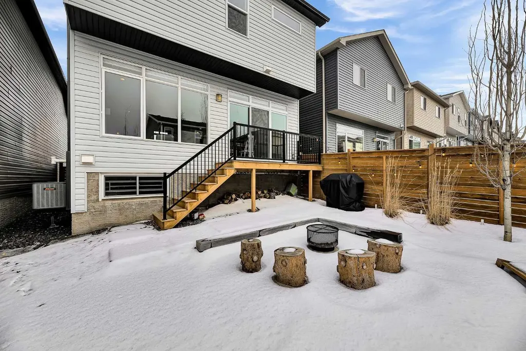 78 Sage Bluff View NW Calgary AB T5J 5E8