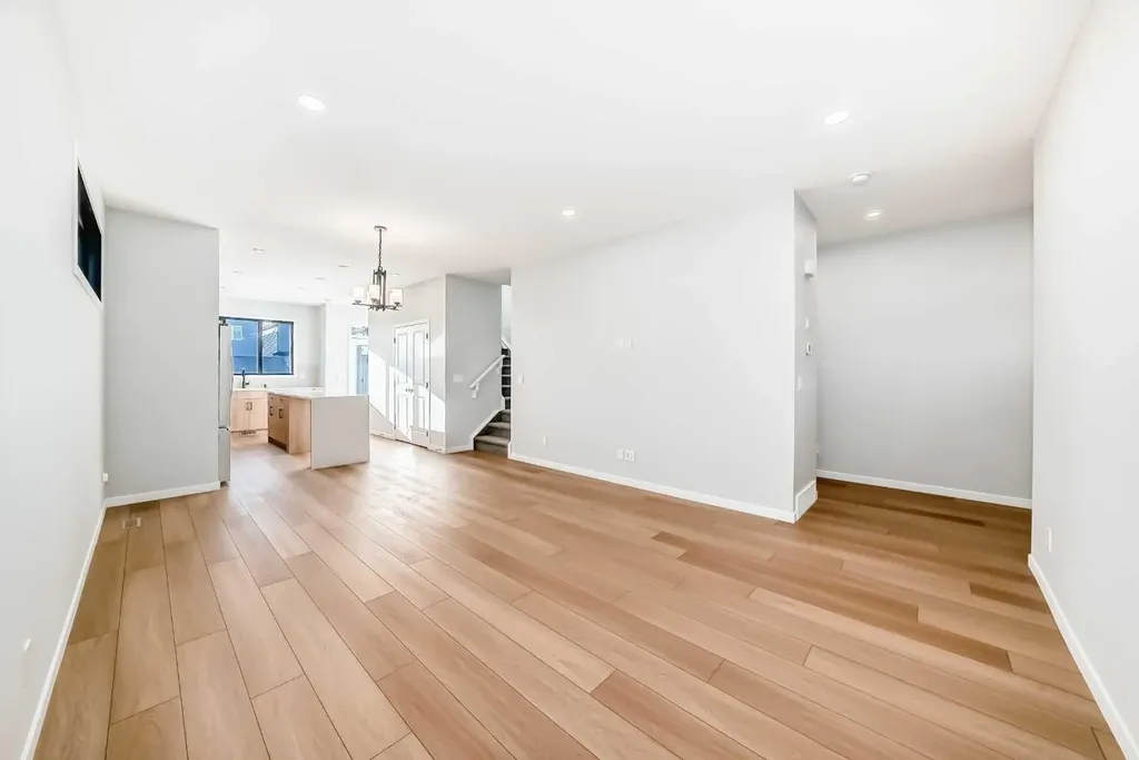 1245 Creekview Drive SW Calgary AB T2X 5Y7