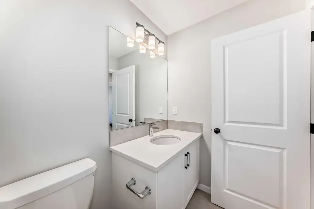 1245 Creekview Drive SW Calgary AB T2X 5Y7