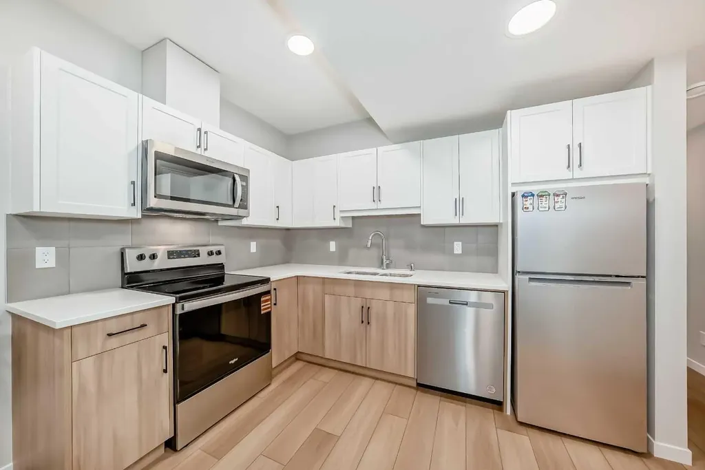 1245 Creekview Drive SW Calgary AB T2X 5Y7